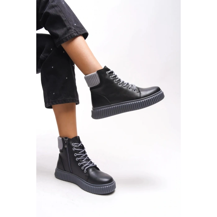 Kadın Renkli Taban Bağcıklı Fermuarlı Bot Siyah