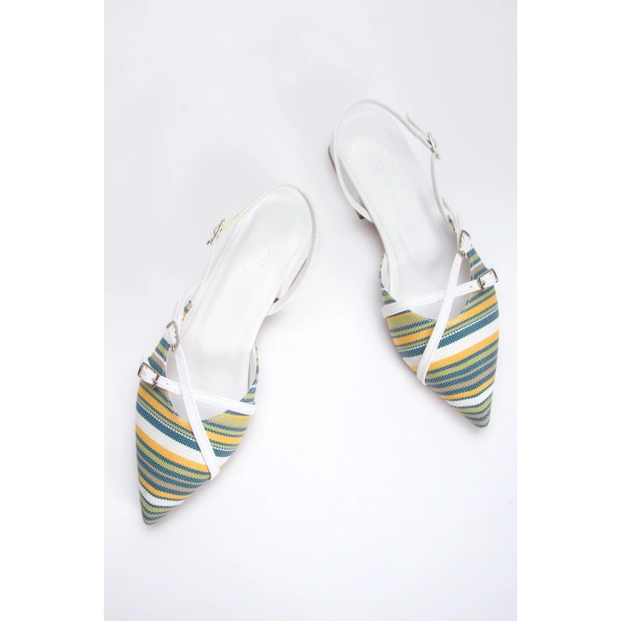 Kadın Toka Detaylı Babet Beyaz