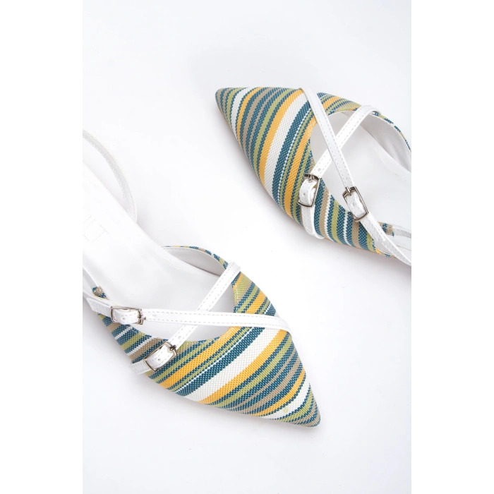 Kadın Toka Detaylı Babet Beyaz