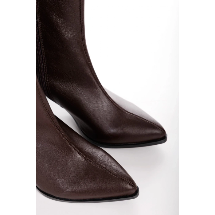 Kahverengi 7 cm Kalın Topuklu Sivri Burunlu Streç Bot