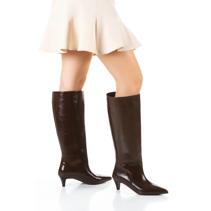 Kahverengi Rugan Sivri Burunlu İnce Topuklu Çekme Çizme