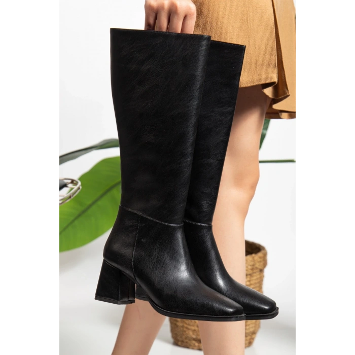 Siyah Küt Burunlu Kadın Çizme