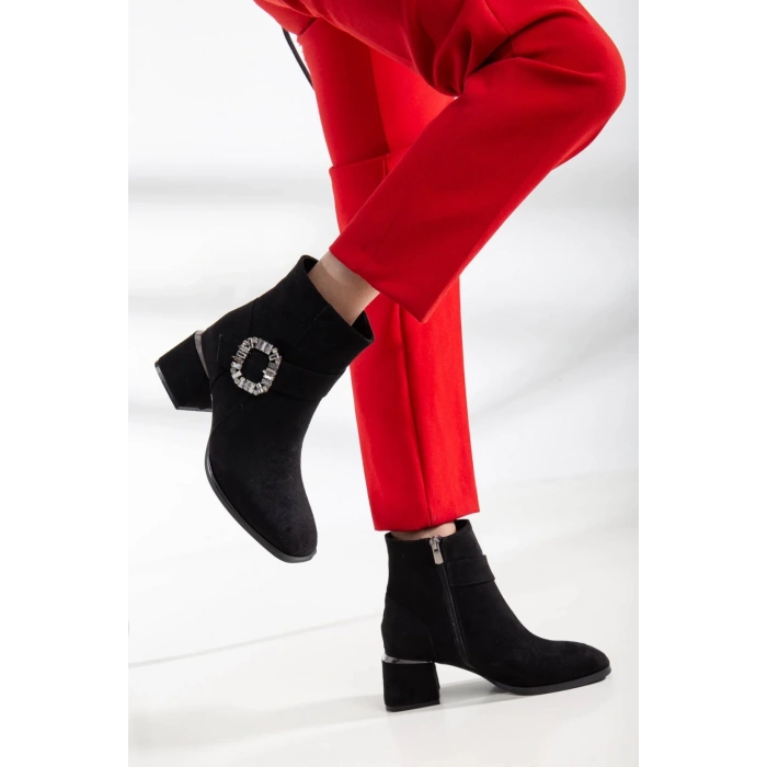 Siyah Süet Tarz Topuklu Tokalı Bot