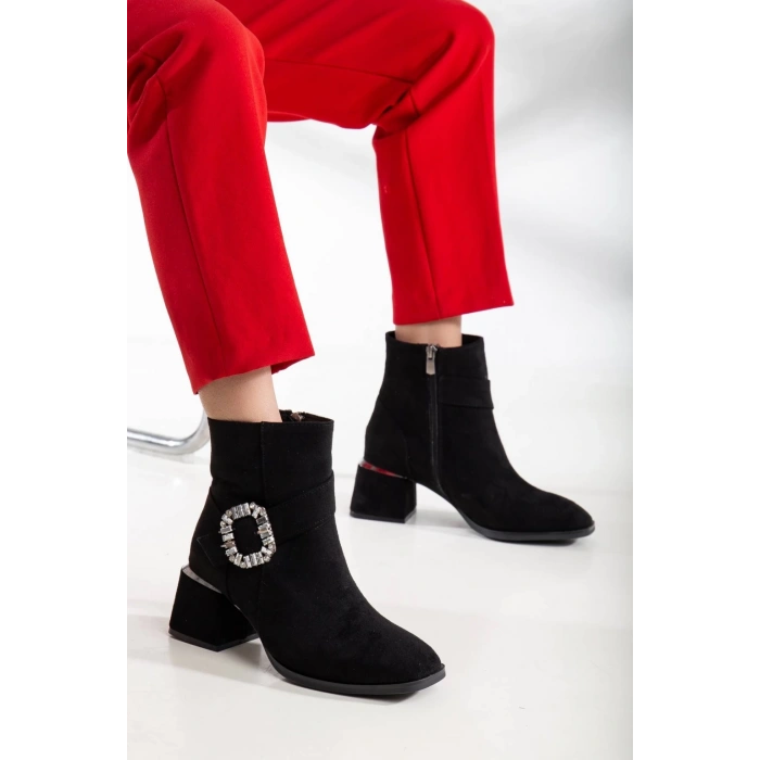 Siyah Süet Tarz Topuklu Tokalı Bot