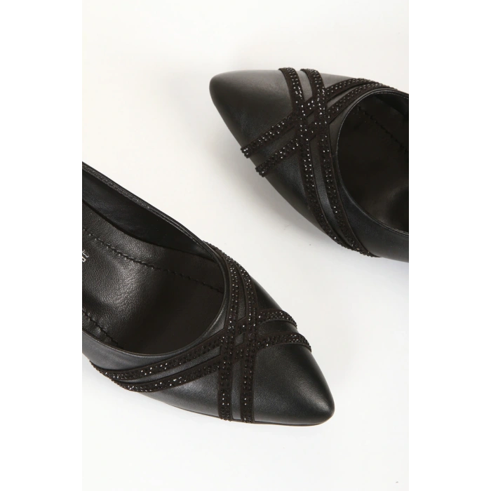 Siyah Taş Detaylı Kısa Kalın Topuklu Rahat Günlük Abiye Ayakkabı