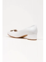 Kadın Beyaz Suni Deri Kısa Topuklu Stiletto Tokalı