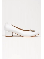 Kadın Beyaz Suni Deri Kısa Topuklu Stiletto Tokalı
