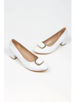 Kadın Beyaz Suni Deri Kısa Topuklu Stiletto Tokalı