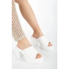 Kadın Beyaz 8 cm Hazır Tabanlı Terlik