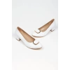 Kadın Beyaz Suni Deri Kısa Topuklu Stiletto Tokalı
