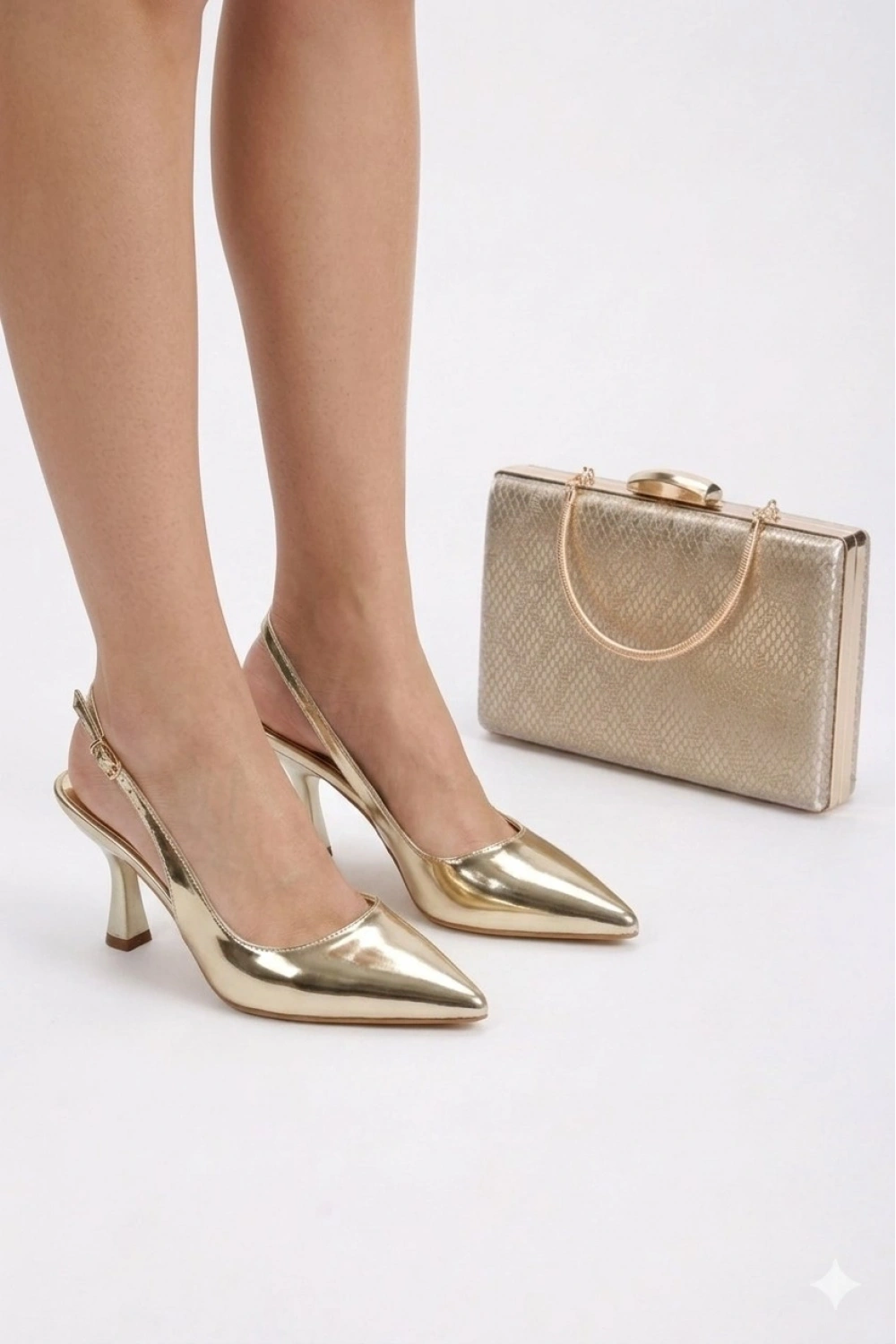 Kadın Sivri Burunlu Altın Ayna Stiletto ve Çanta Kombini