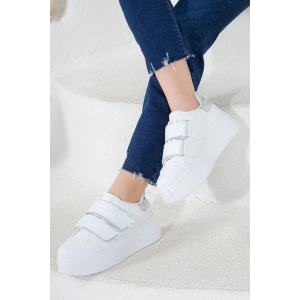 Kadın Beyaz Cırtlı Kalın Tabanlı Spor Ayakkabı