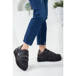 Kadın Siyah Cırtlı Kalın Tabanlı Spor Ayakkabı