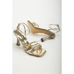 Kadın Altın Yazlık İnce Topuklu Ayakkabı