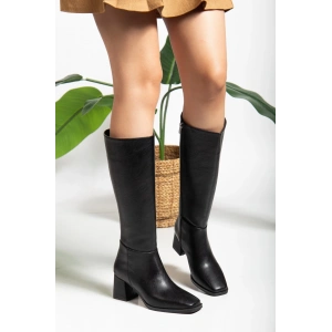 Siyah Küt Burunlu Kadın Çizme
