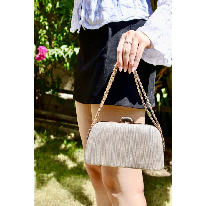 Arkası Açık Sivri Burunlu Şık Topuklu Ayakkabı ve Çanta Takımı Altın