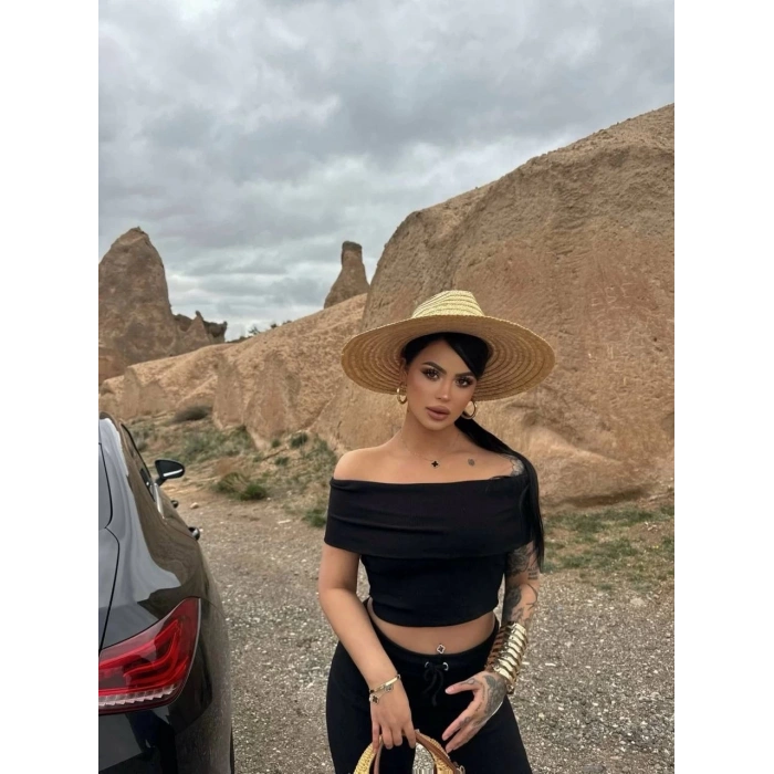 Madonna yaka bol paça pantolonlu takım