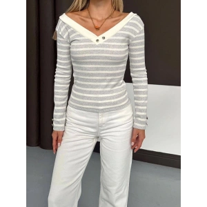 V yaka kol ve yaka düğmeli bluz gribeyaz A4047