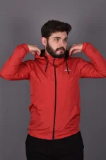 Kırmızı Fermuarlı ve Cepli İç Astarlı Yağmurluk