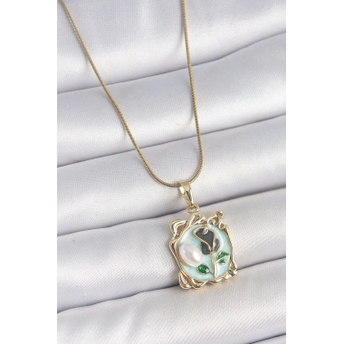 316L Çelik Gold Renk Zincir Mavi Mineli Çiçek İşlemeli İnci Detay Portre Model Kadın Kolye