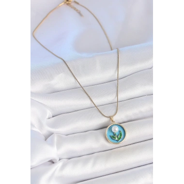 316L Çelik Gold Renk Zincir Mavi Mineli İncili Çiçek İşlemeli Portre Model Kadın Kolye