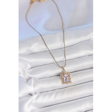 316L Çelik Gold Renk Zincir Mor Mineli Çiçek İşlemeli Zirkon Taşlı Kelebek Detay Portre Model Kadın Kolye