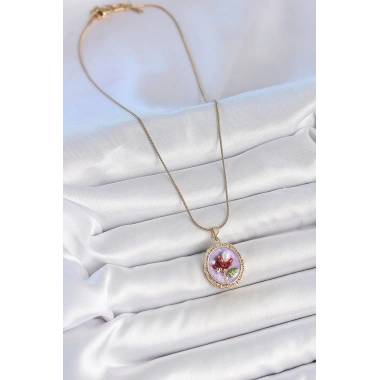 316L Çelik Gold Renk Zincir Mor Mineli İncili Çiçek İşlemeli Portre Model Kadın Kolye