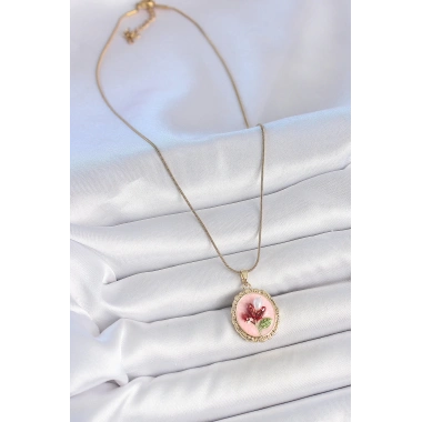 316L Çelik Gold Renk Zincir Pembe Mineli İncili Çiçek İşlemeli Portre Model Kadın Kolye