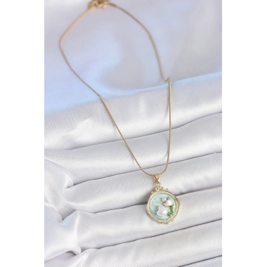 316L Çelik Gold Renk Zincir Turkuaz Mineli İncili Çiçek İşlemeli Portre Model Kadın Kolye