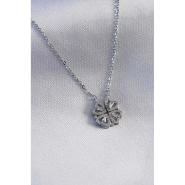 316L Çelik Gümüş Renk Açılır Yonca Model Kadın Kolye