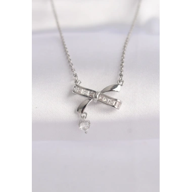 316L Çelik Zincir Gümüş Renk Zirkon Taşlı Kalp Detay Fiyonk Kolye