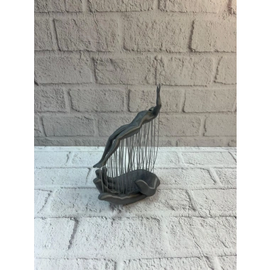 3D El Üzerinde İnsan Figürü Gri Minimal Masa Üstü Dekor