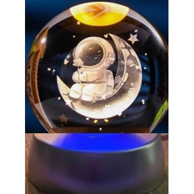 Ay Üstünde Astronot Tasarımlı Plastik Altlıklı Işıklı Cam Küre