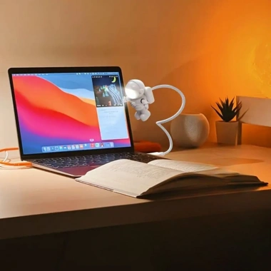 BiiShe® USB Astronot Gece Lambası, Masa Lambası, Kitap Okuma Lambası Işığı