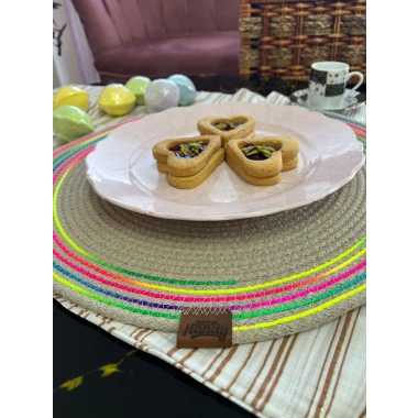 DecoHandy 39cm Neon Renkli Şeritli Jüt Örme Supla Amerikan Servis