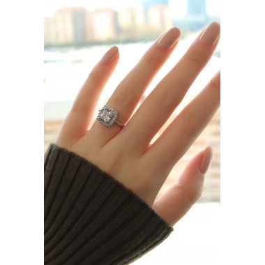 Gümüş Renk Baget ve Zirkon Taşlı Kare Yüzük