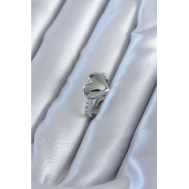 Gümüş Renk Pirinç Zirkon Taşlı Kalp Model Kadın Yüzük