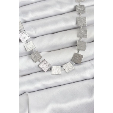 Kare Plaka Model Gümüş Renk Kadın Kolye