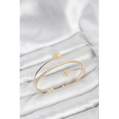 Mey İthalat® Yonca Çiçek Model Pirinç Gold Renk Kadın Bileklik