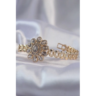 Pirinç Gold Renk İri Zirkon Taşlı Çiçek Figürlü Bileklik