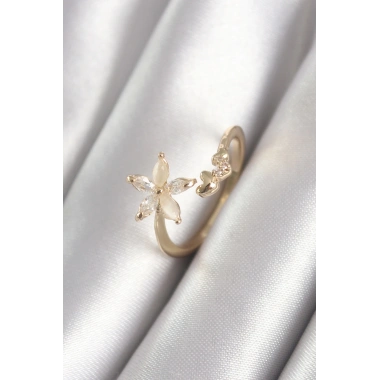 Pirinç Gold Renk Zirkon Taşlı Çiçek Model Kalp Detay Kadın Yüzük