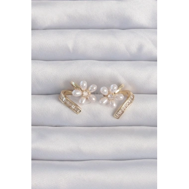 Pirinç Gold Renk Zirkon Taşlı Kıvrımlı İnci Çiçek Küpe
