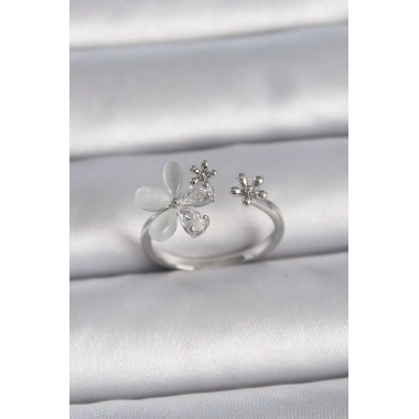 Pirinç Gümüş Renk Ayarlanabilir Zirkon Taşlı Beyaz Mineli Yaprak Model Kadın Yüzük