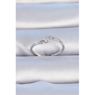 Pirinç Gümüş Renk Çiçek Model Zirkon Taş Detay Kadın Yüzük