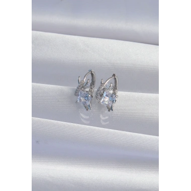 Pirinç Gümüş Renk İri Zirkon Taşlı Kıvrımlı Minimal Kelebekli Halka Küpe