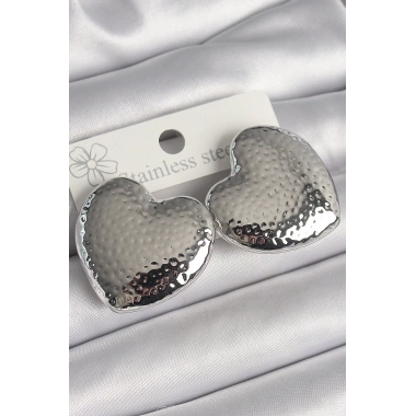 Pirinç Gümüş Renk İşleme Detaylı Kalp Model Kadın Küpe