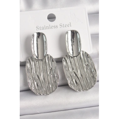 Pirinç Gümüş Renk İşlemeli Kare Plaka Model Kadın Küpe