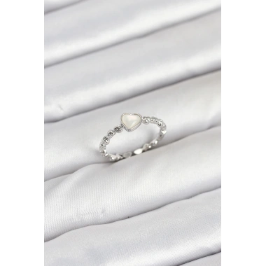 Pirinç Gümüş Renk Kalpli Model Kadın Yüzük