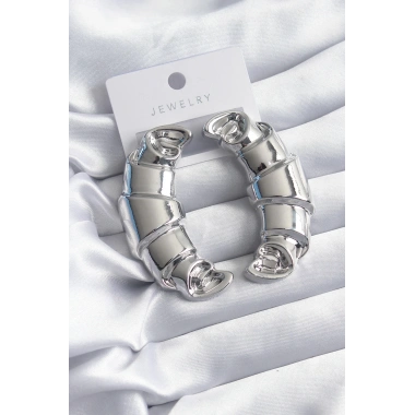 Pirinç Gümüş Renk Kruvasan Model Kadın Küpe