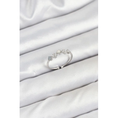 Pirinç Gümüş Renk Minimal Yonca Detaylı Kadın Yüzük